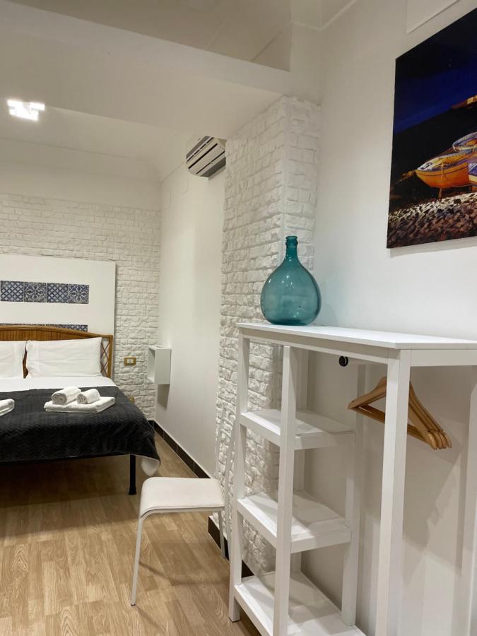 Centro Citta Basement Hotel Palermo Bagian luar foto